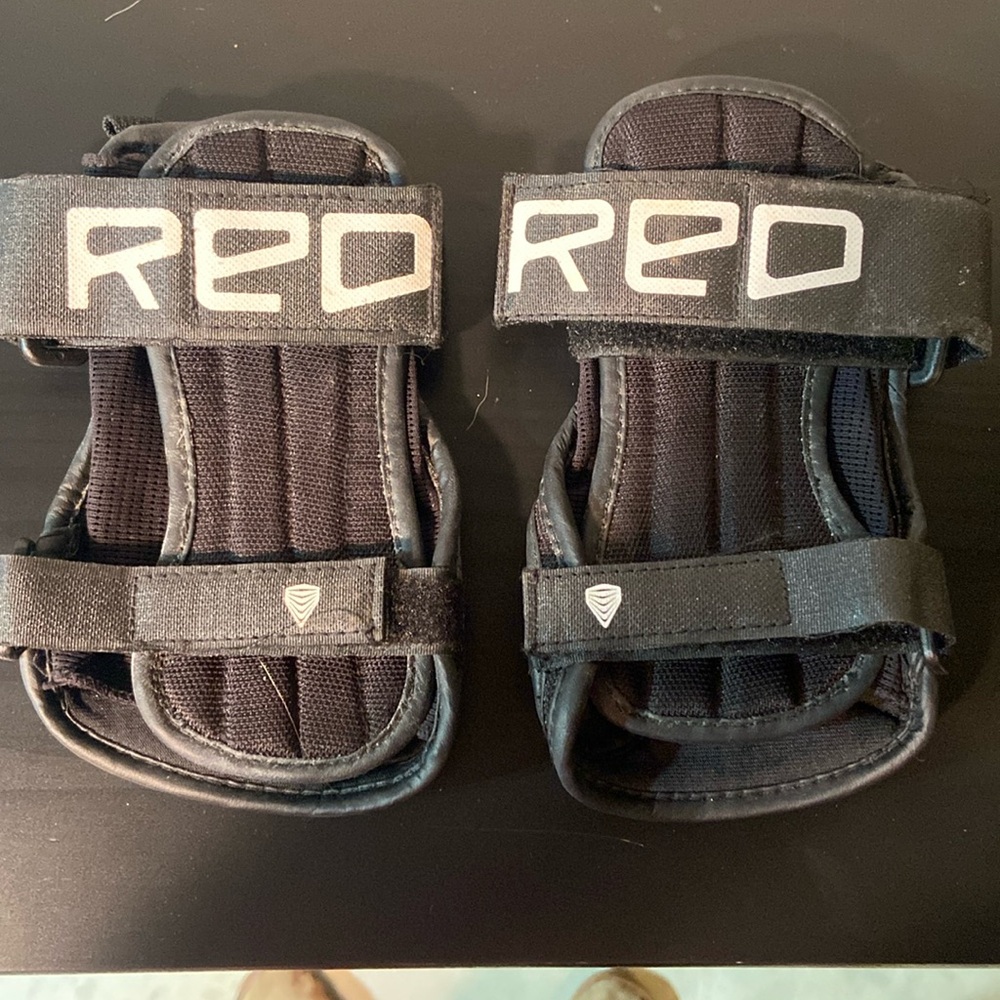 Snowboard wrist pads
